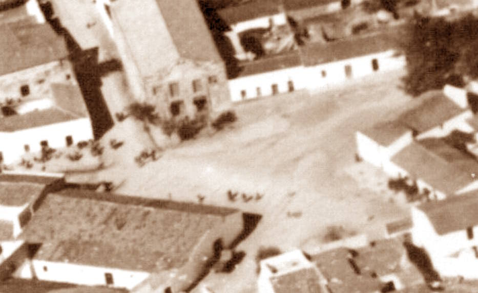 El Llano del Lagar en 1957. La casa de «Mazote» es la segunda por encima del Bar Valmarrey