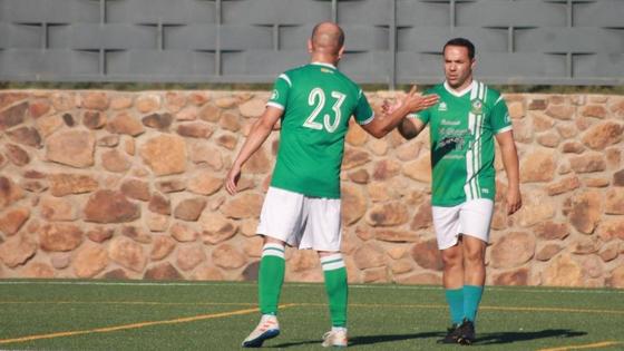 Tres goles de Nico dan el triunfo a los veteranos