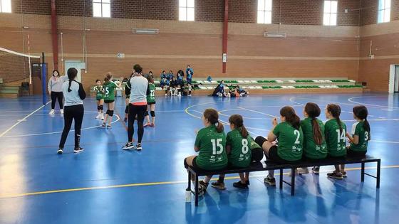 Los equipos de voleibol pierden contra el CD Marista A