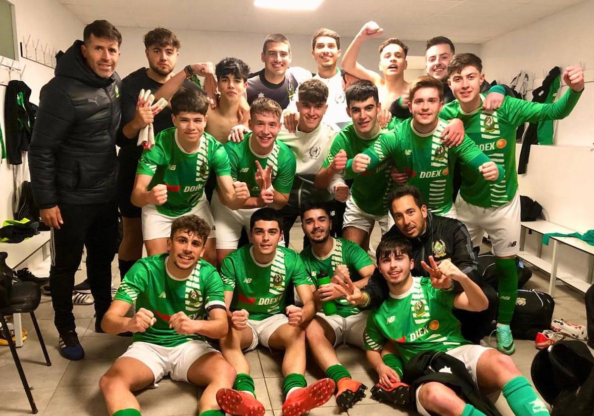 El juvenil del Racing remonta y sigue queriendo la liga