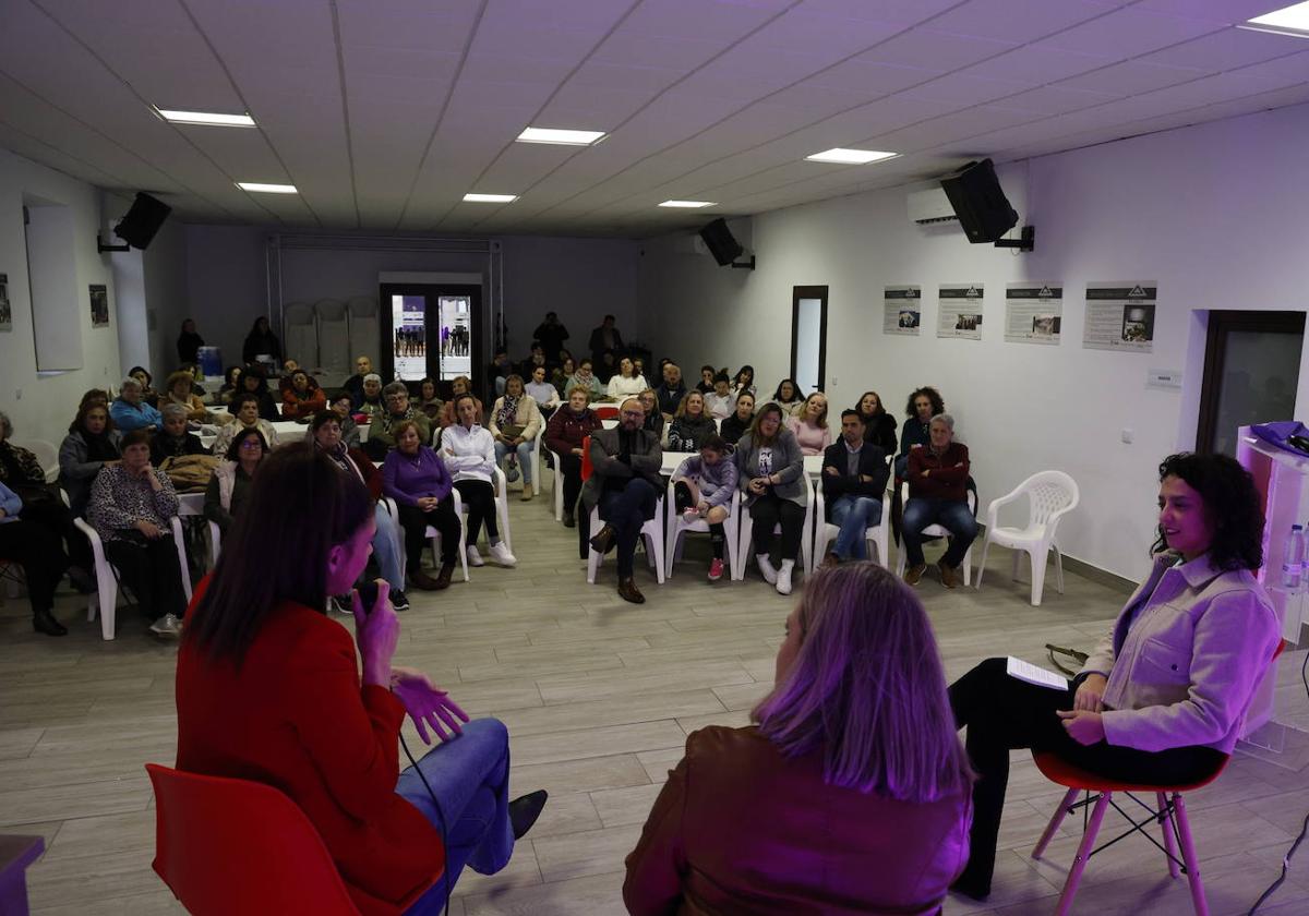 Durante la entrevista a Tony Botello y María González