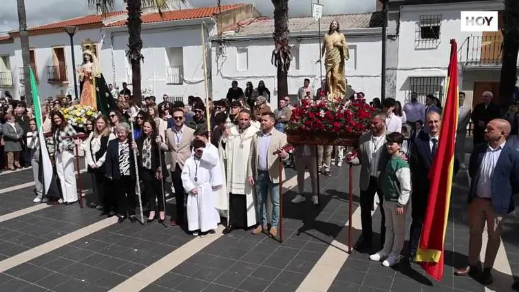La lluvia permitió la salida procesional del Resucitado en Valverde de Leganés