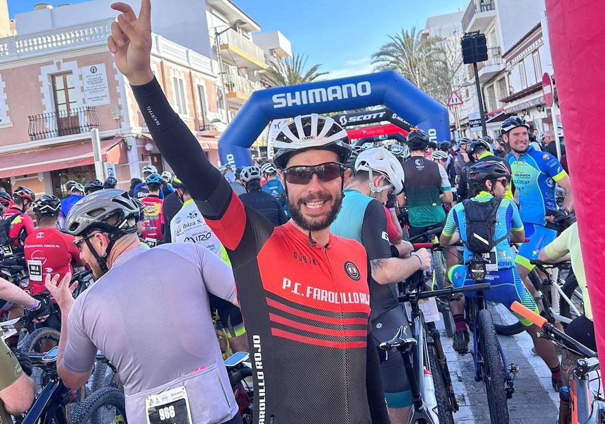 El valverdeño antes de la salida de una de las etapas