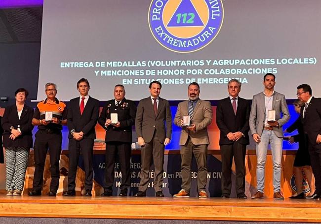 El alcalde valverdeño recibe la medalla de oro