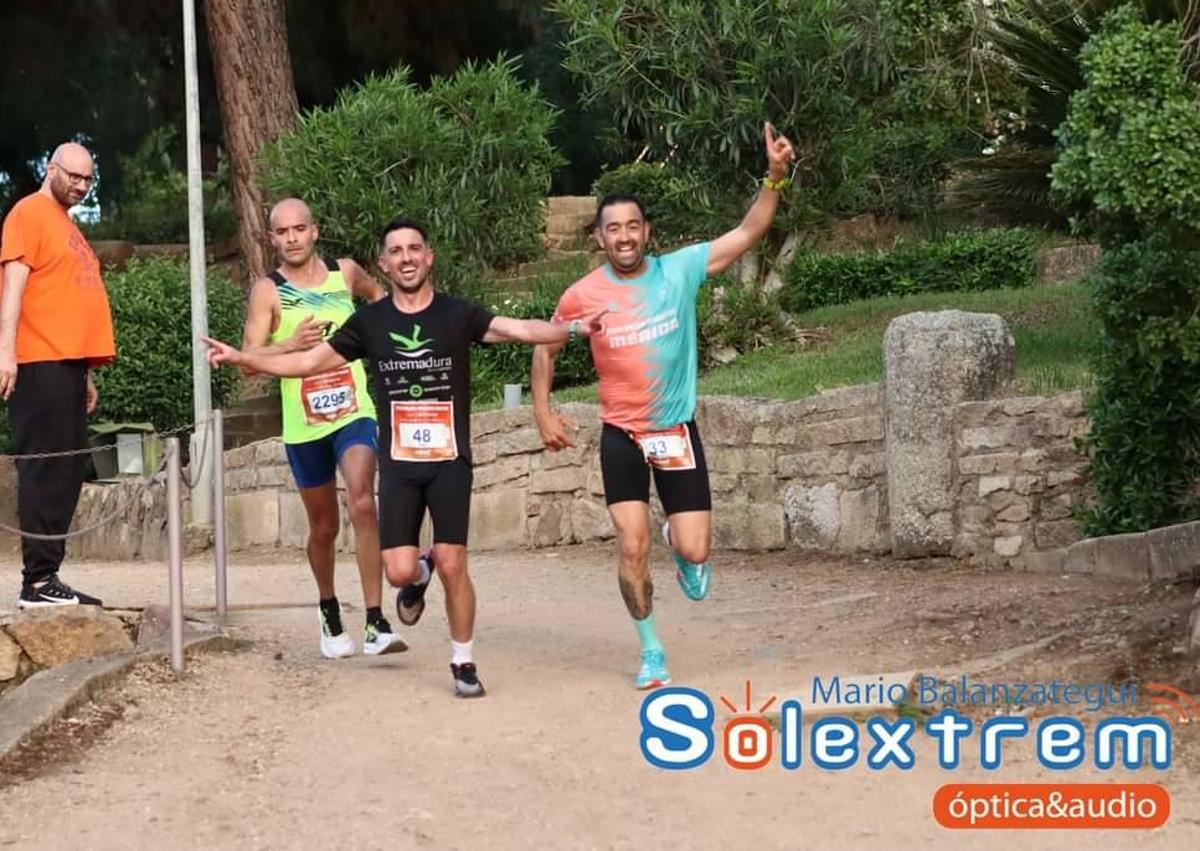 Imagen secundaria 1 - Fotos de la Media Maratón de Mérida