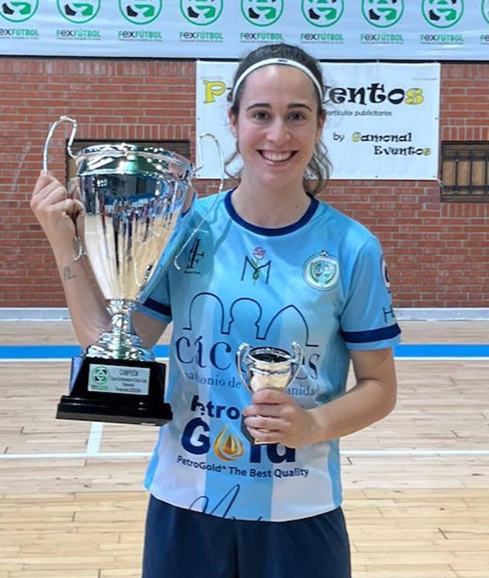 Imagen secundaria 2 - Imágenes de la temporada y del triunfo en la Copa Extremadura