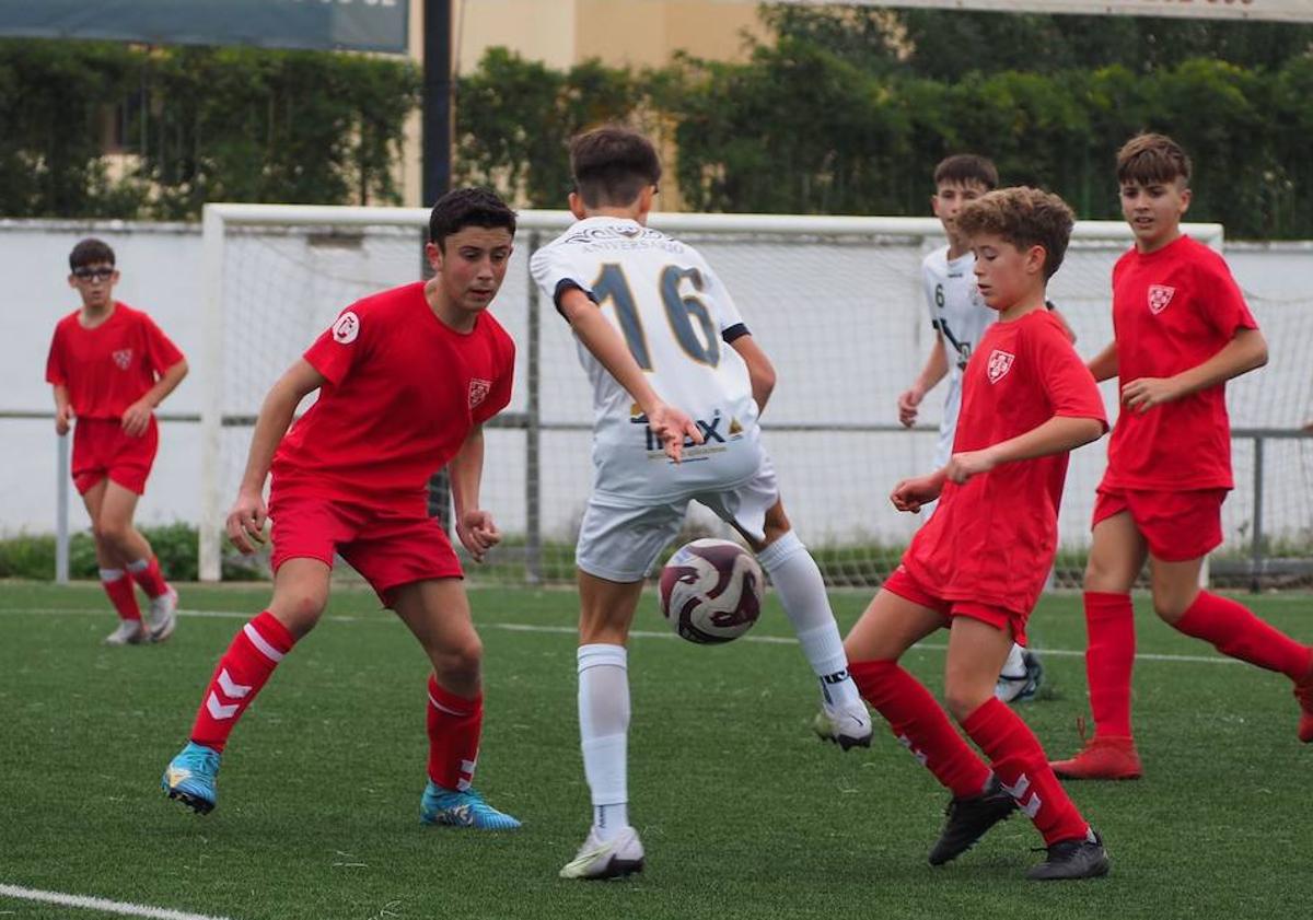 Imagen principal - Fotos de Daniel durante la temporada