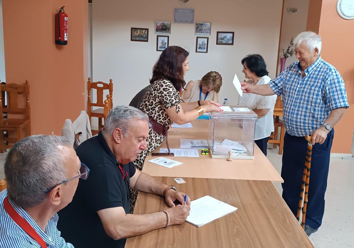 Imagen principal - Algunas imágenes de las votaciones