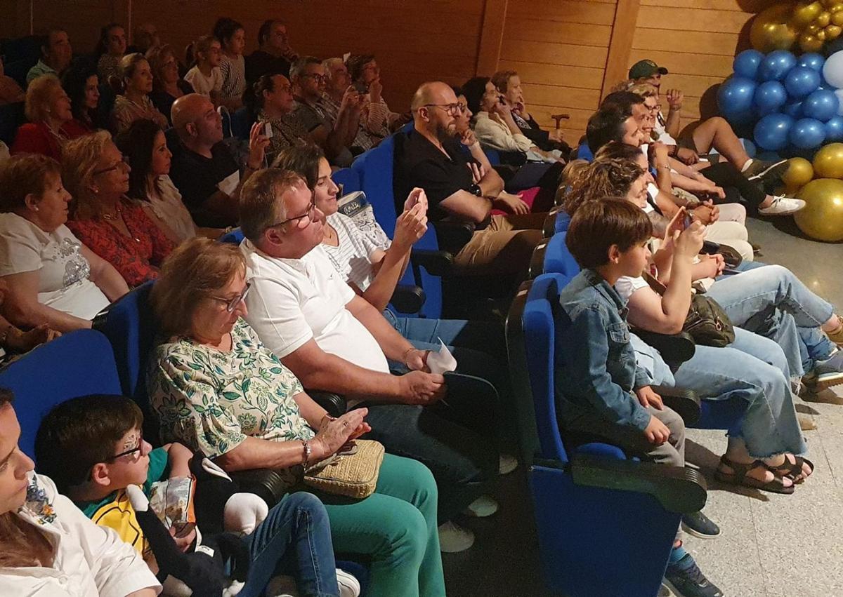 Imagen secundaria 1 - Algunas imágenes de las actuaciones