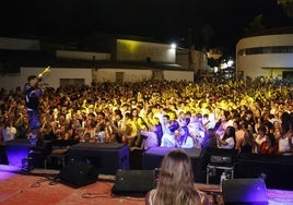 Rasel durante su concierto en FEVALPOP