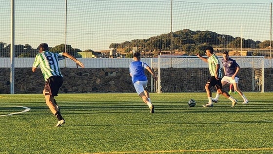 Cafetería Salazar, Rayo de Olivenza, EMD Valverde F7 y Descansillo acceden a las semifinales