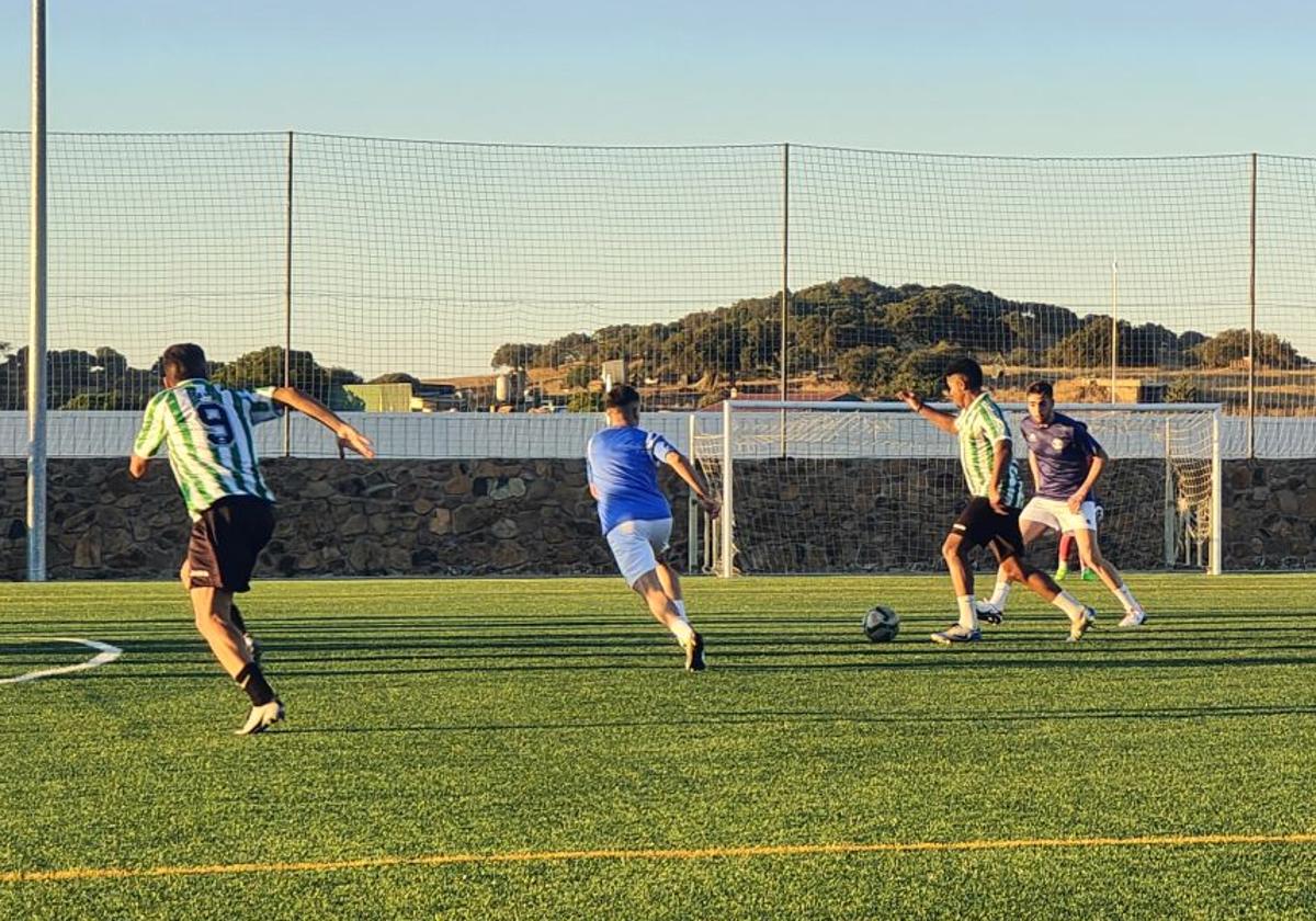 Cafetería Salazar, Rayo de Olivenza, EMD Valverde F7 y Descansillo acceden a las semifinales