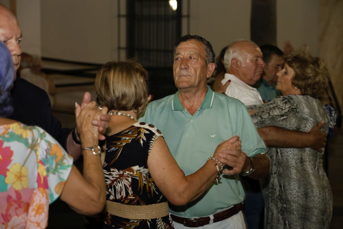 Baile de la Semana del Mayor
