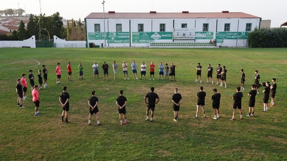 Ya rueda el balón en el Municipal de San Roque