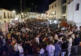 Ambiente en la plaza durante Los Bartolos
