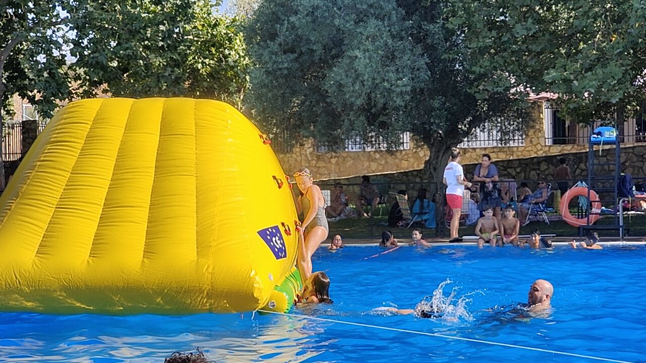 Fiesta acuática en la piscina