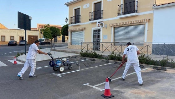 Repintada la señalética vial en algunas zonas del municipio