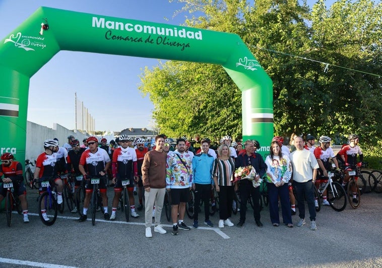 Entrega del ramo a los familiares del 'Alemán'