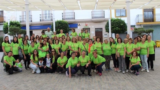 La marcha solidaria tiñe de verde las calles valverdeñas
