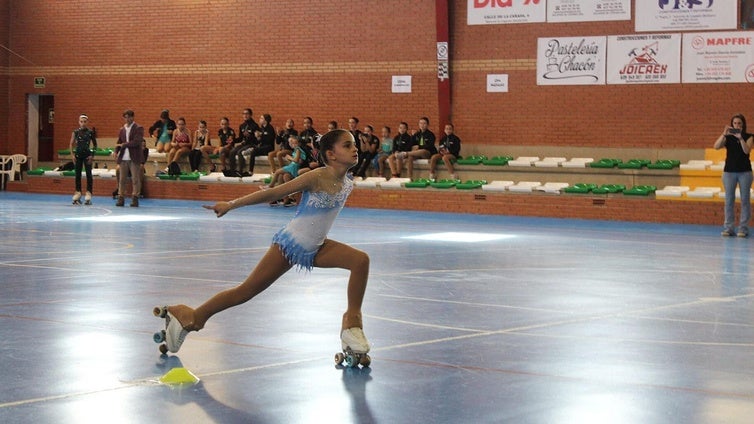 El pabellón valverdeño acoge unas pruebas oficiales de patinaje artístico
