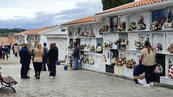 Valverdeños y visitantes unidos para recordar a los que ya partieron