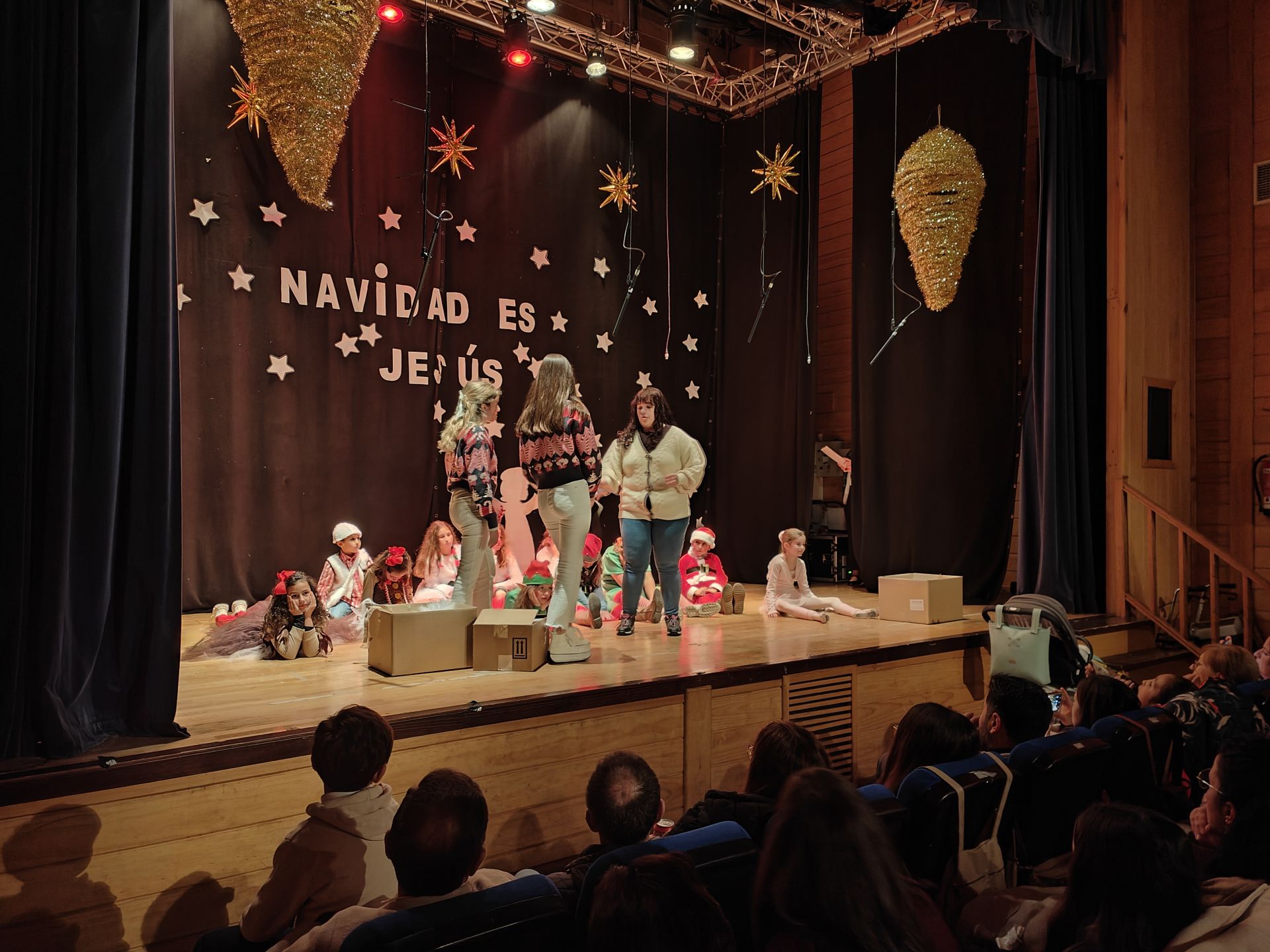 Representación teatral navideña