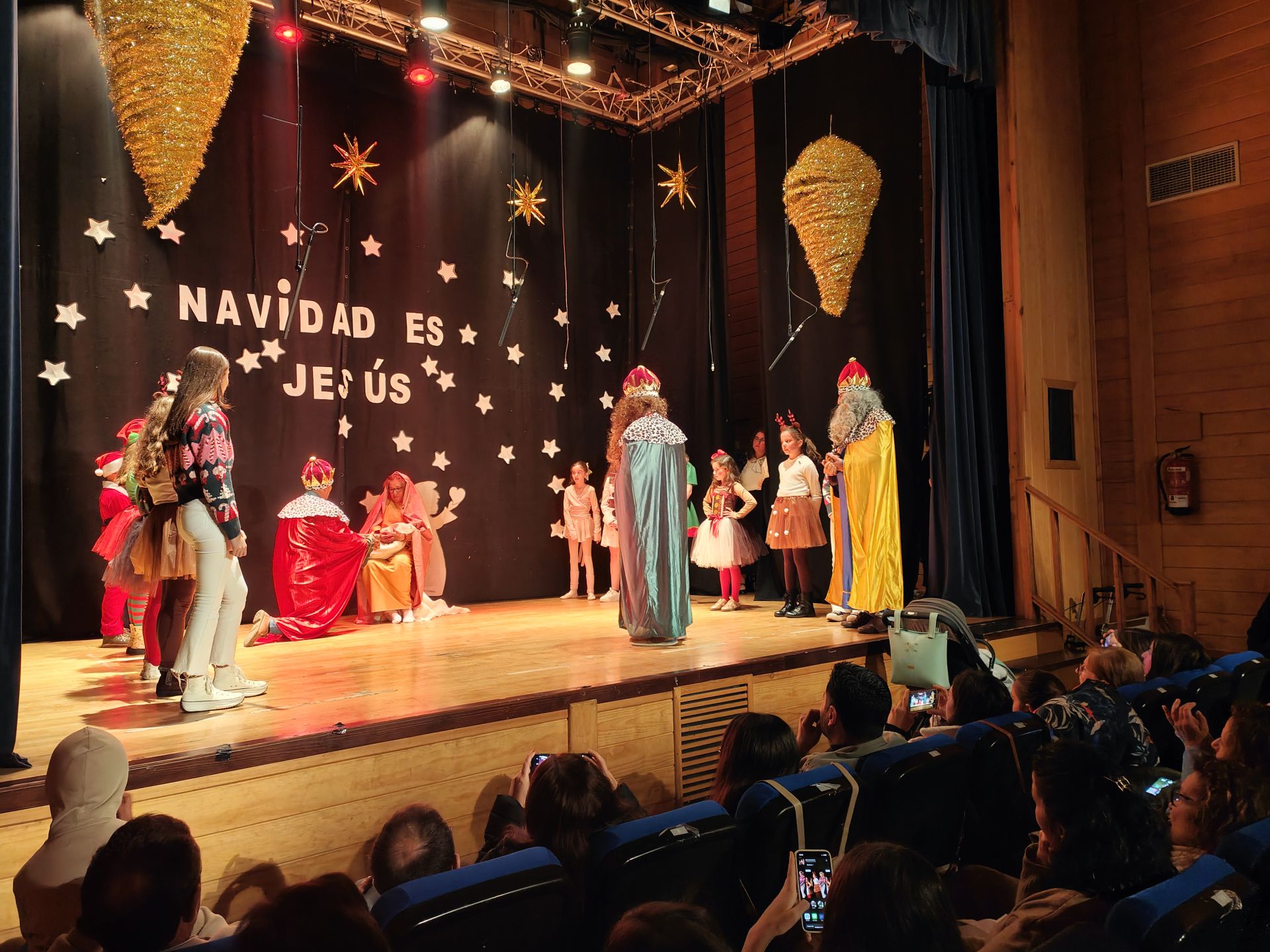 Representación teatral navideña