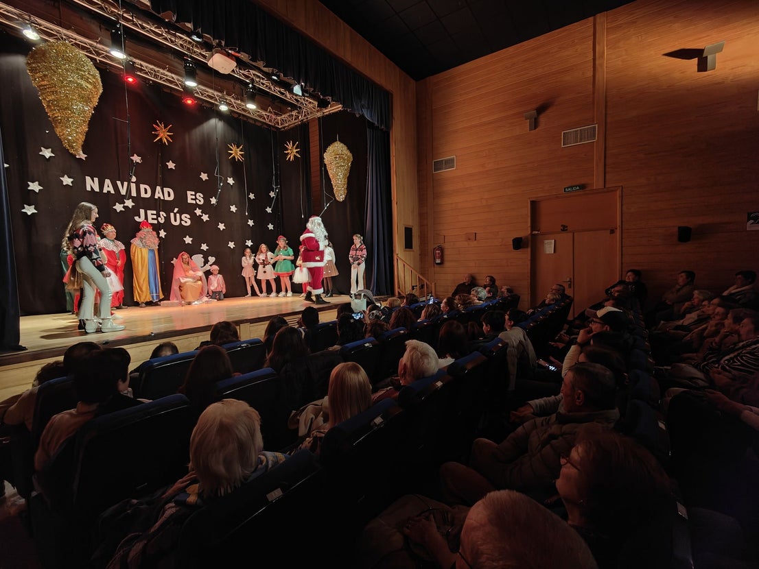 Representación teatral navideña