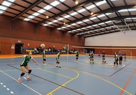 Los tres equipos de voleibol comienzan la segunda fase ganando