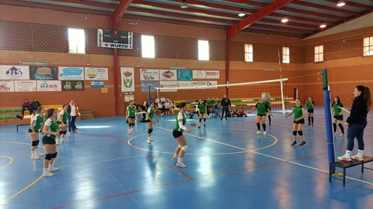 Triple victoria para las chicas de voleibol