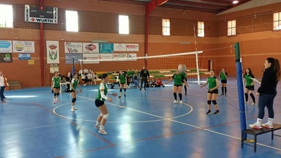 Triple derrota para las chicas de voleibol
