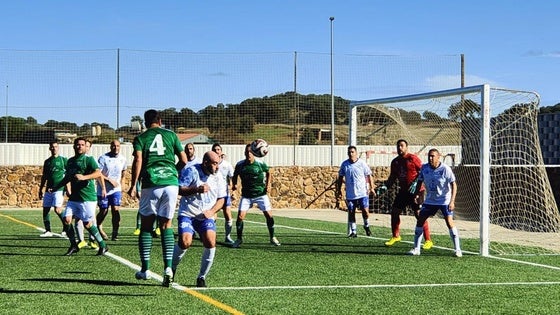 El Olivenza vence a los valverdeño en el derbi veterano