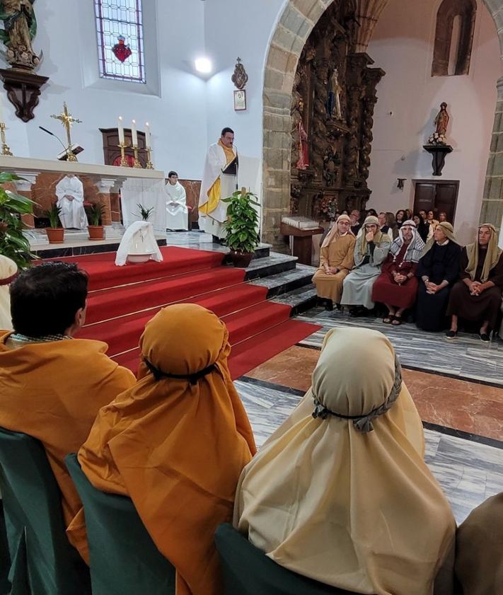 Imagen secundaria 2 - Algunas imágenes de la misa