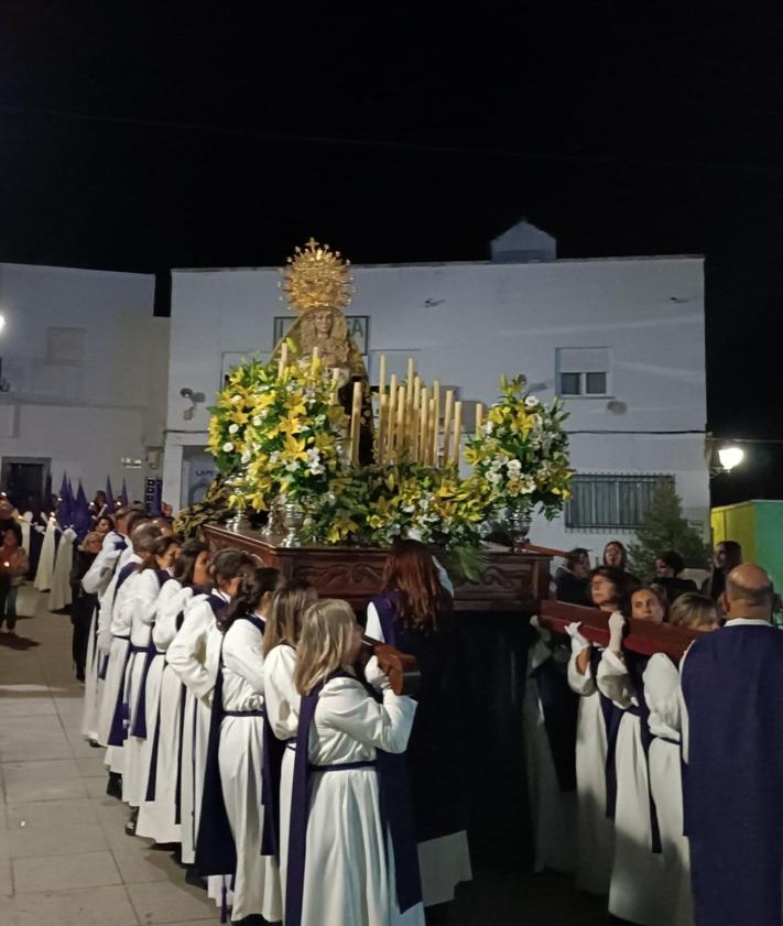 Imagen secundaria 2 - Imágenes de la procesión