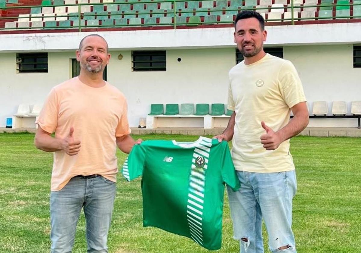 Antonio Bravo, presidente del club, junto a Alejandro Durán, nuevo entrenador