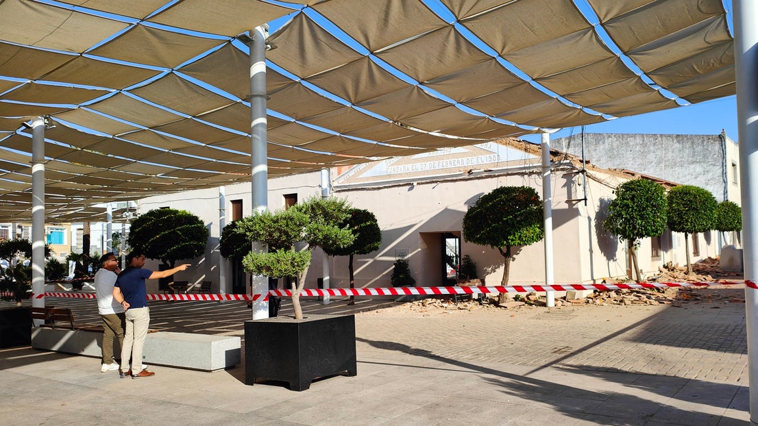 Derrumbe del tejado del salón de la Casa del Pueblo