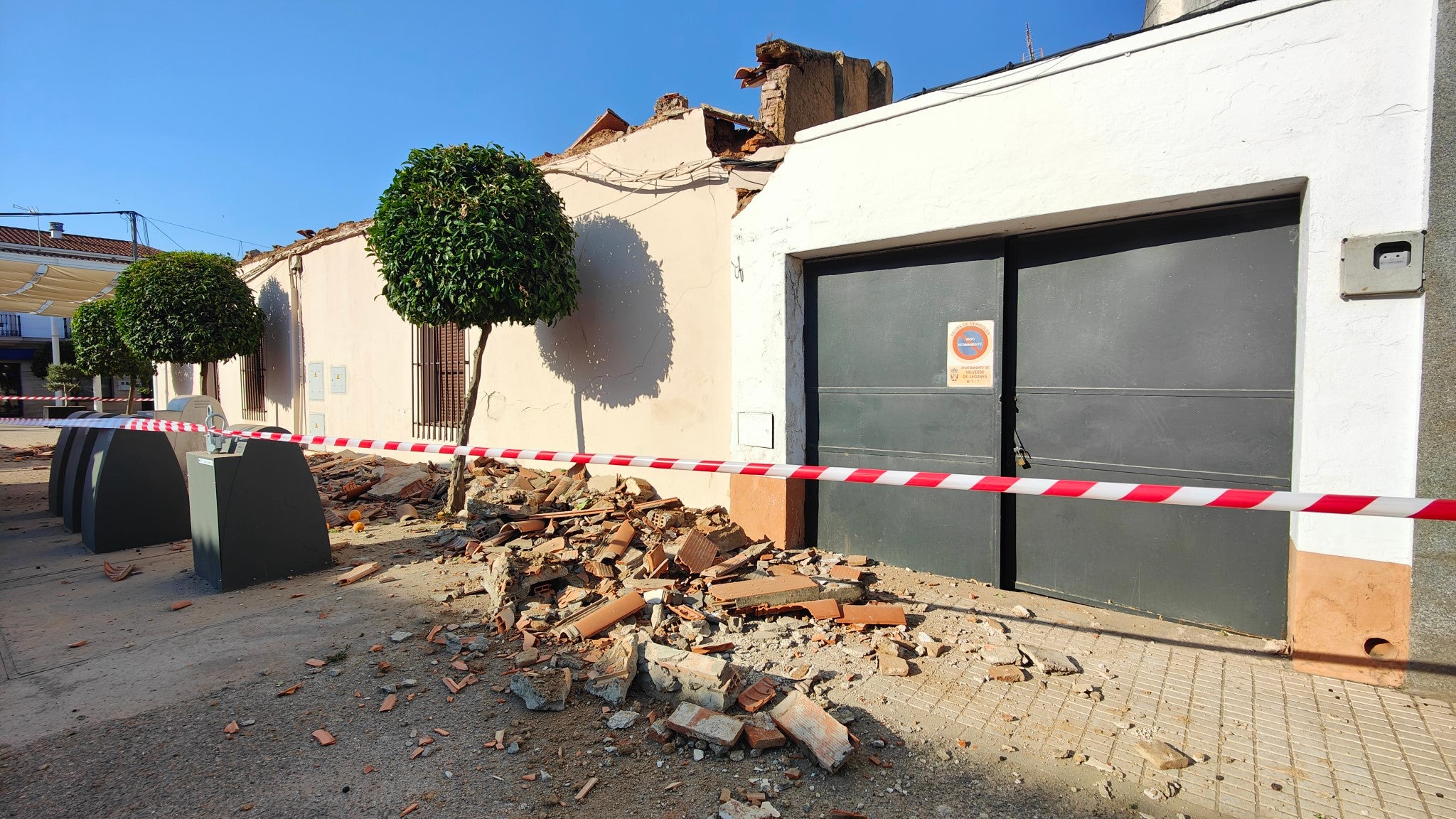 Derrumbe del tejado del salón de la Casa del Pueblo