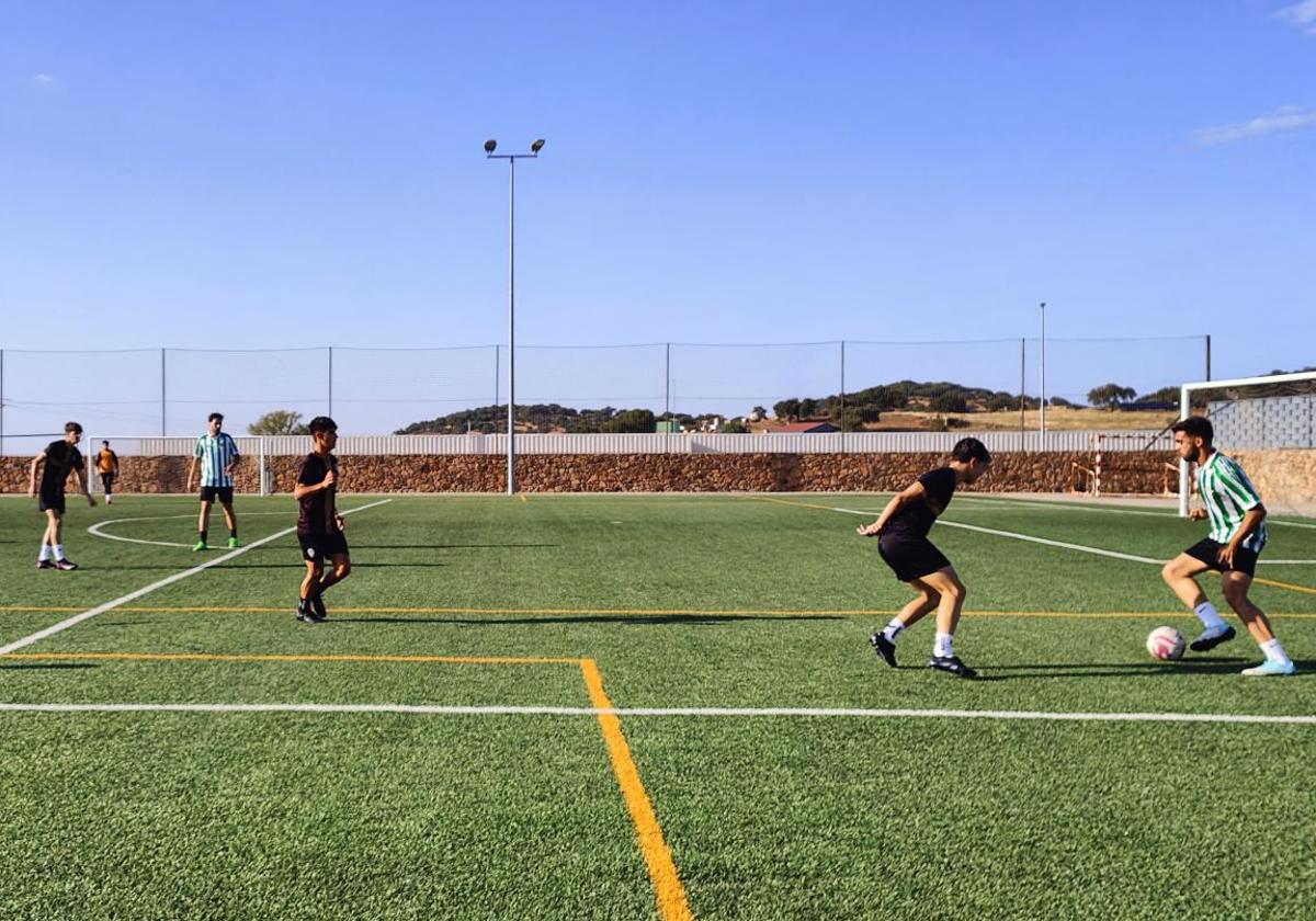 Rayo de Olivenza sigue en lo más alto de la tabla en el torneo de fútbol 7