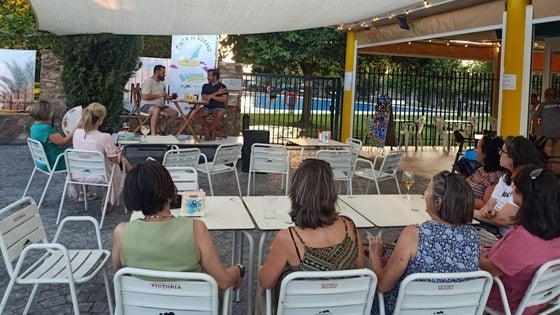La biblioteca ambulante para la Igualdad visita Valverde