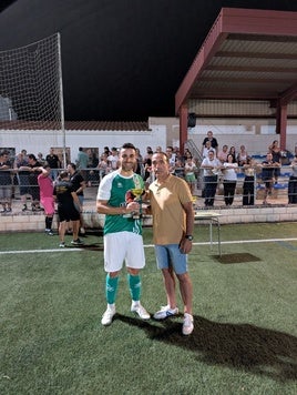 Tras la entrega del trofeo de subcampeón