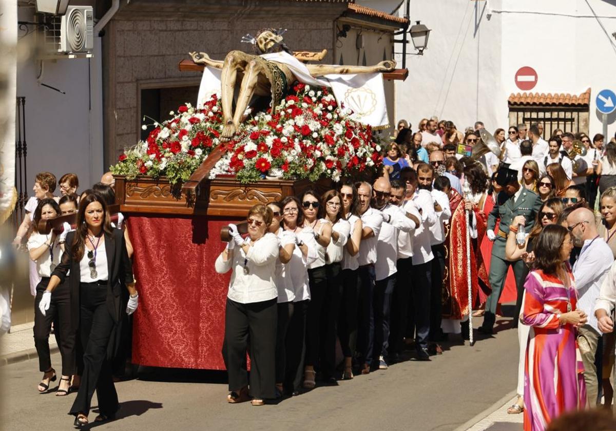 Procesión con la imagen del Santísimo Cristo de la Misericordia