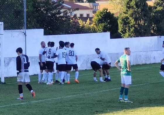 El Sanvicenteño celebra su segundo gol