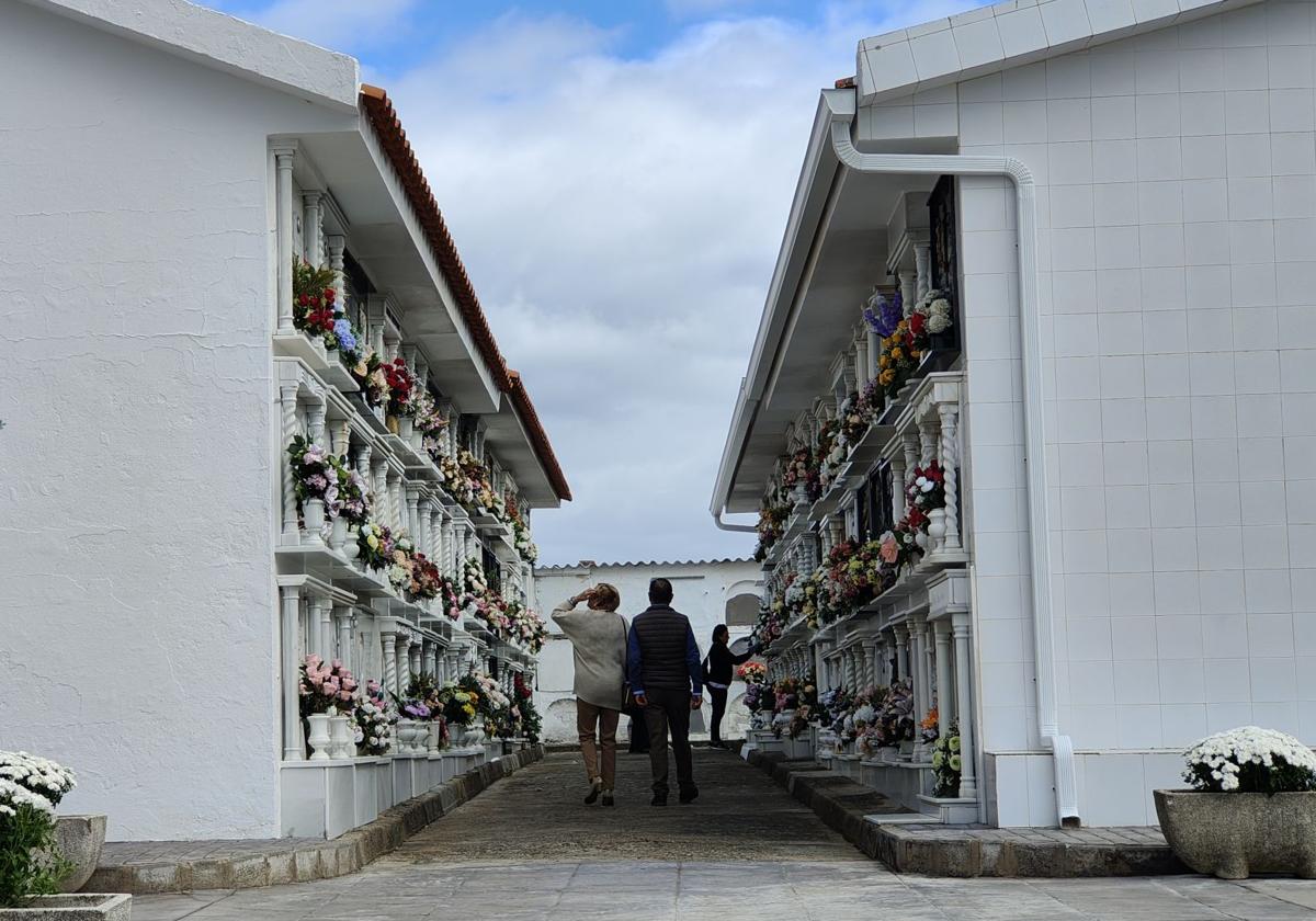 Visitas al cementerio municipal