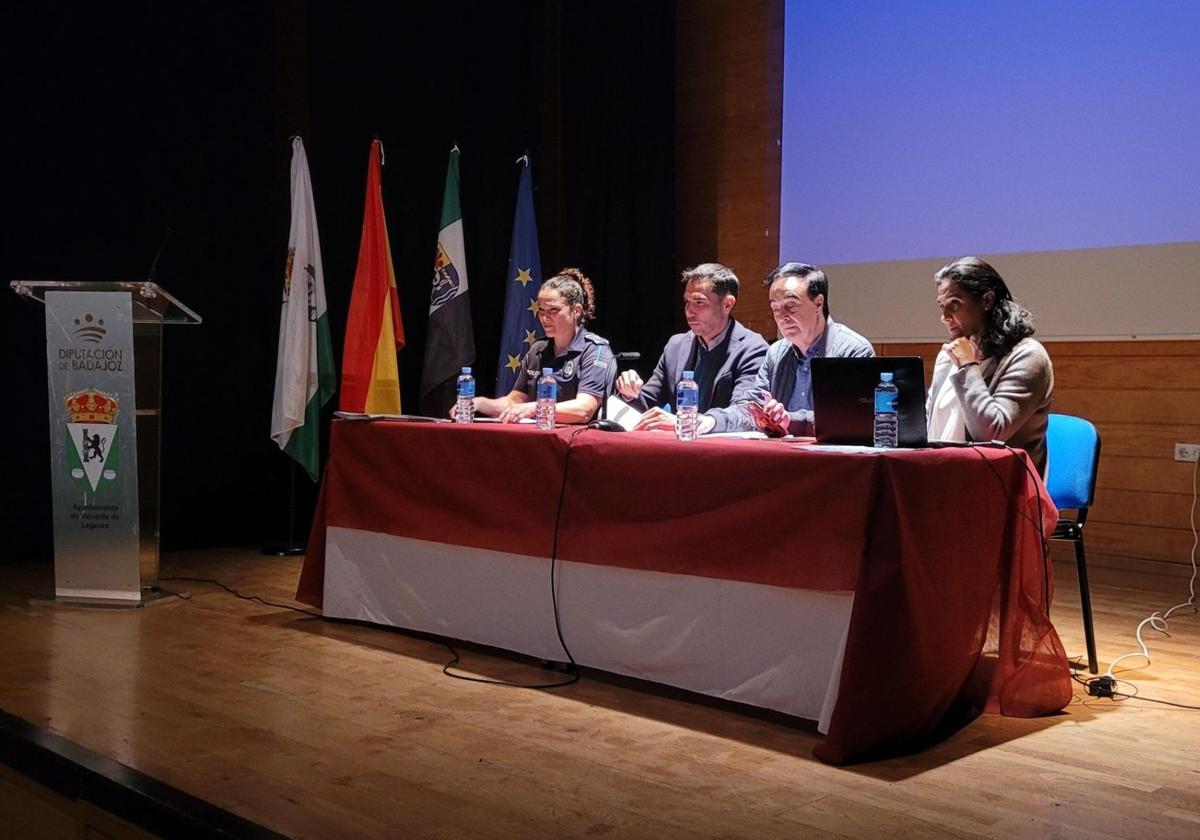 Intervinientes en la charla