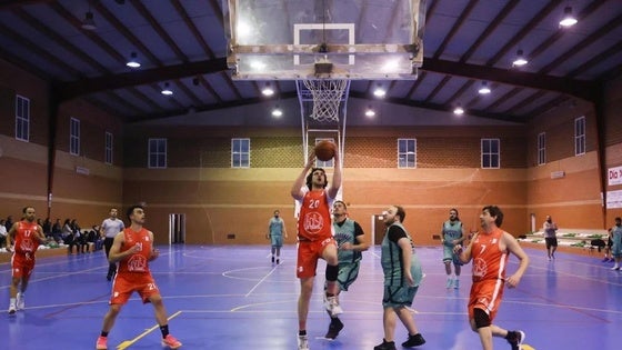Tercera derrota para BadaBasket Club / EMD Valverde