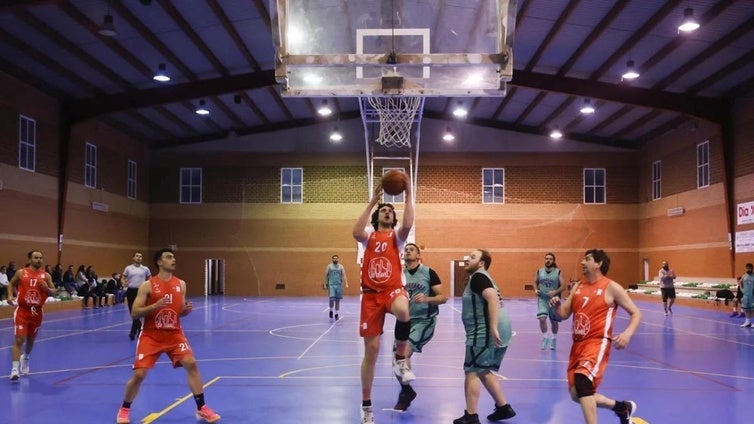 Tercera derrota para BadaBasket Club / EMD Valverde
