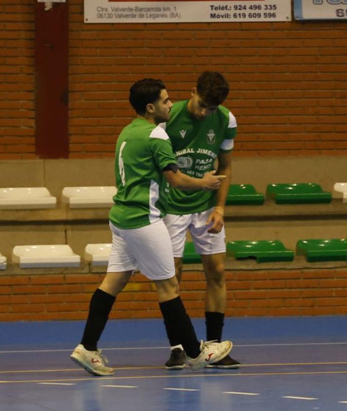 Imagen secundaria 2 - Algunas imágenes del partido