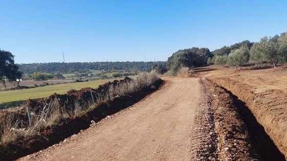 Realizan trabajos de mejora en varios caminos de los alrededores