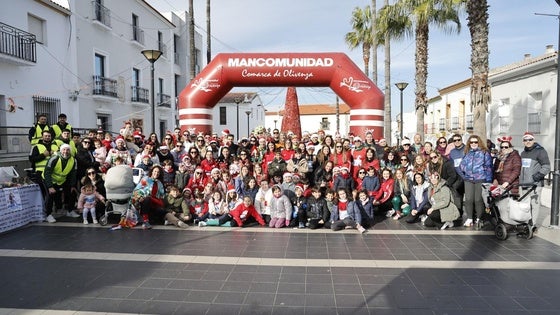 La San Silvestre llena de color y diversión las calles de Valverde