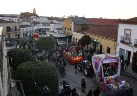 Cabalgata de los Reyes Magos a su paso por la calle Reyes Huertas